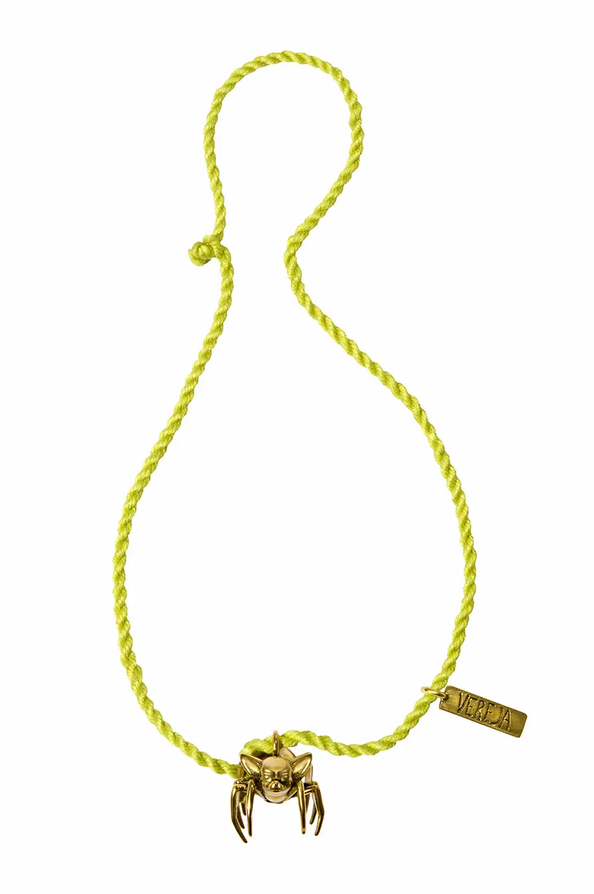 Идеальный выбор для особых случаев, фотосессий и вечерних мероприятий. Сочетайте с лаконичным верхом для создания гармоничного и запоминающегося лука