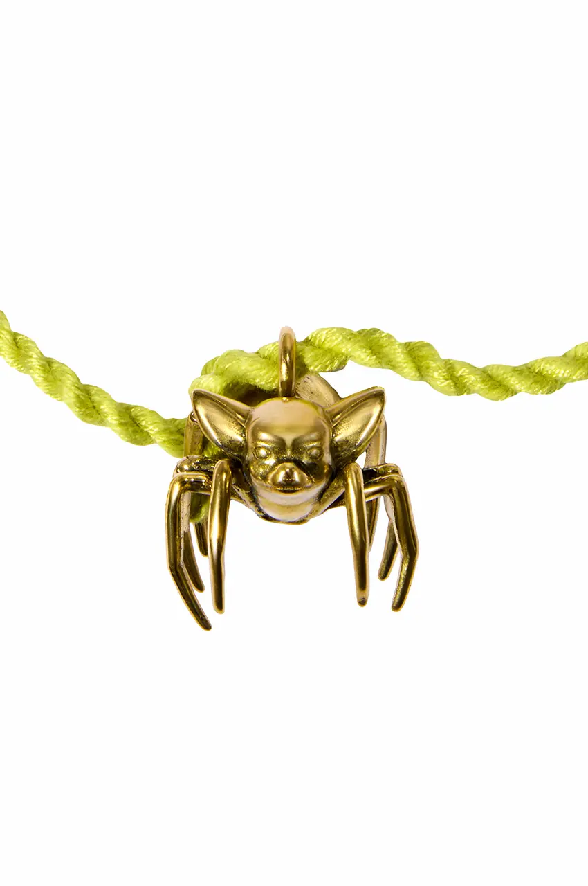 Идеальный выбор для особых случаев, фотосессий и вечерних мероприятий. Сочетайте с лаконичным верхом для создания гармоничного и запоминающегося лука