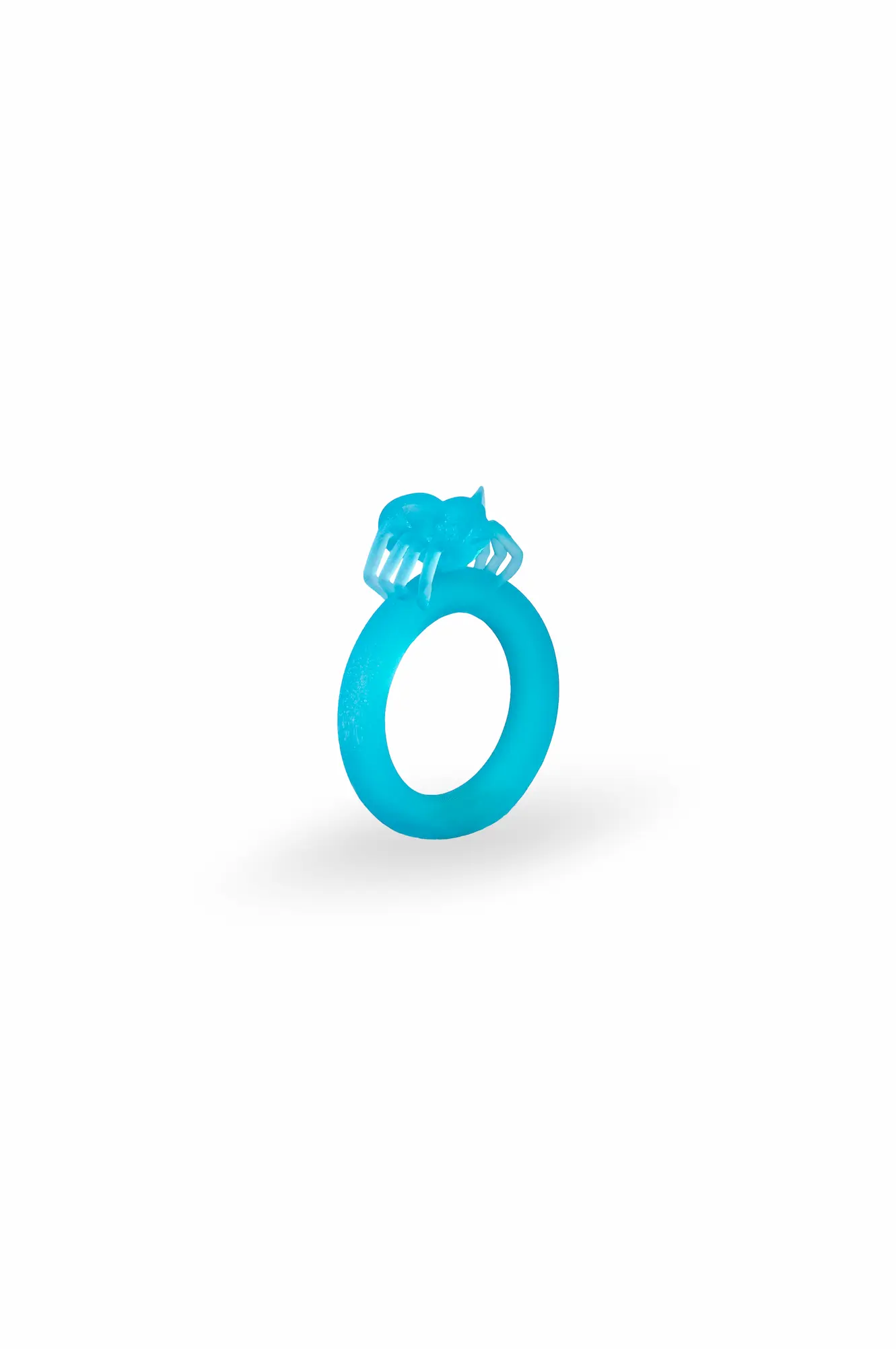 Полупрозрачное кольцо с миниатюрным пауком — "Чихпаук". Ручная работа. Лёгкое, необычное, похоже на игрушку из снов.