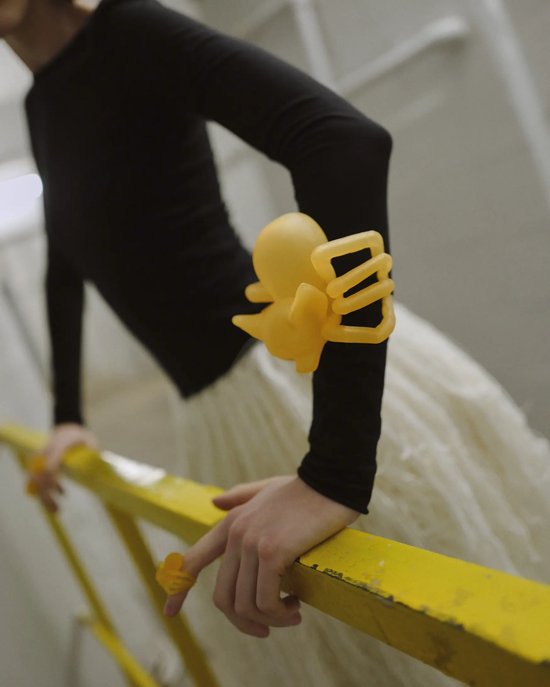 Браслет в виде крупного паука из фотополимерной смолы. Обнимает запястье. Артефакт мира Vereja. Ручная работа. Примерка на Петровке по записи.