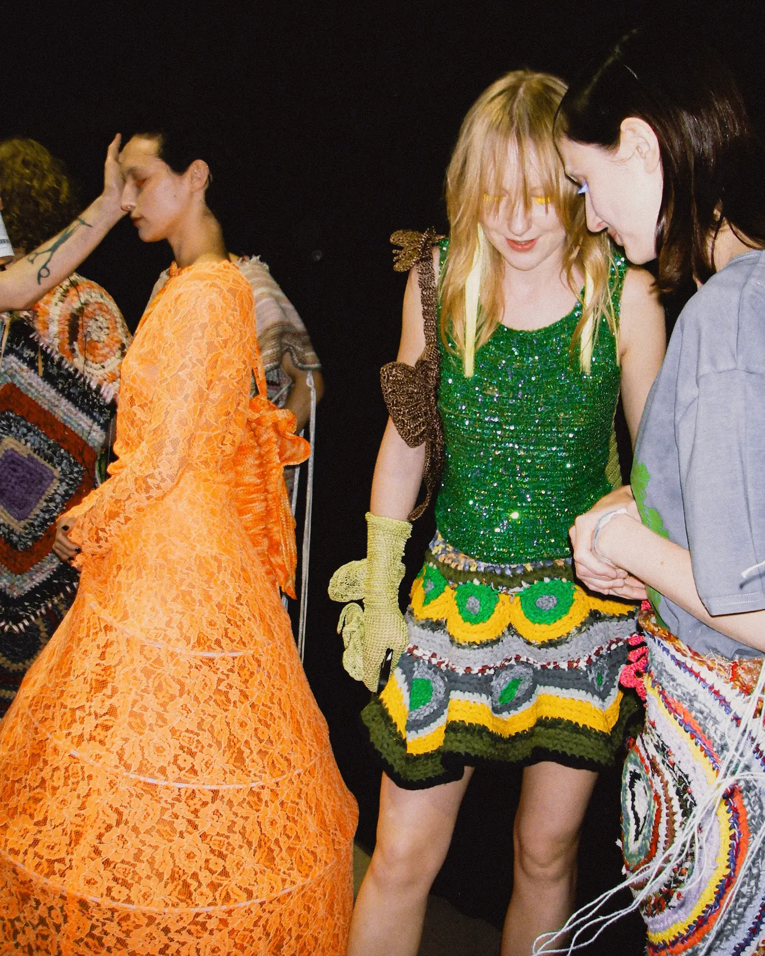 Универсальная, как советская мебель, только красивая.