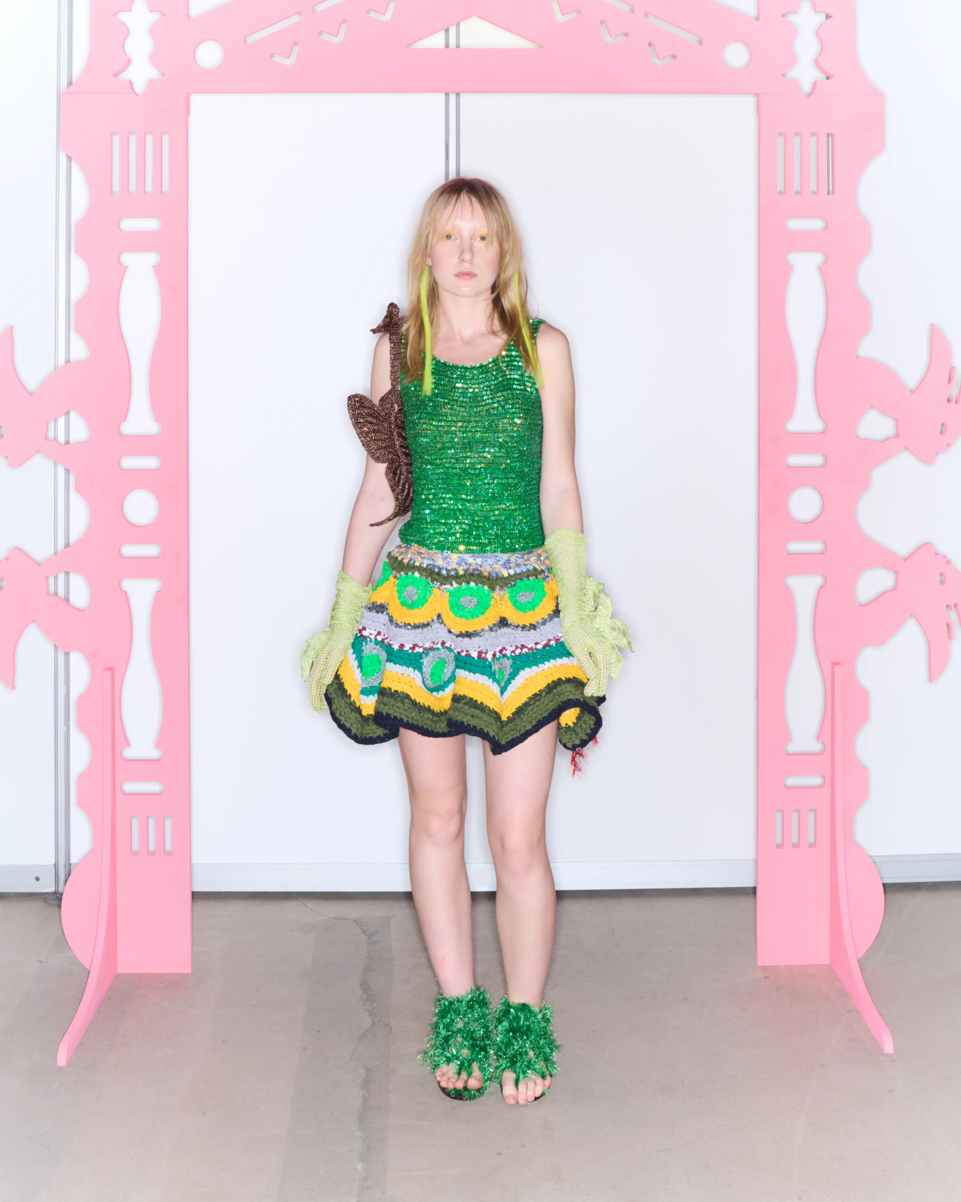 Универсальная, как советская мебель, только красивая.