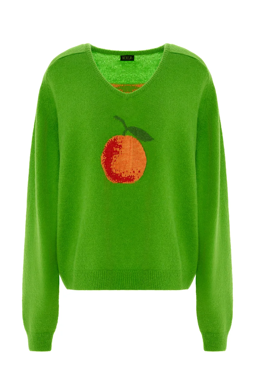 Мапельсиновые сады приносят плоды и зимой и летом. Из листьев этого дерева в Италии создают нитки из которых и связан свитер.