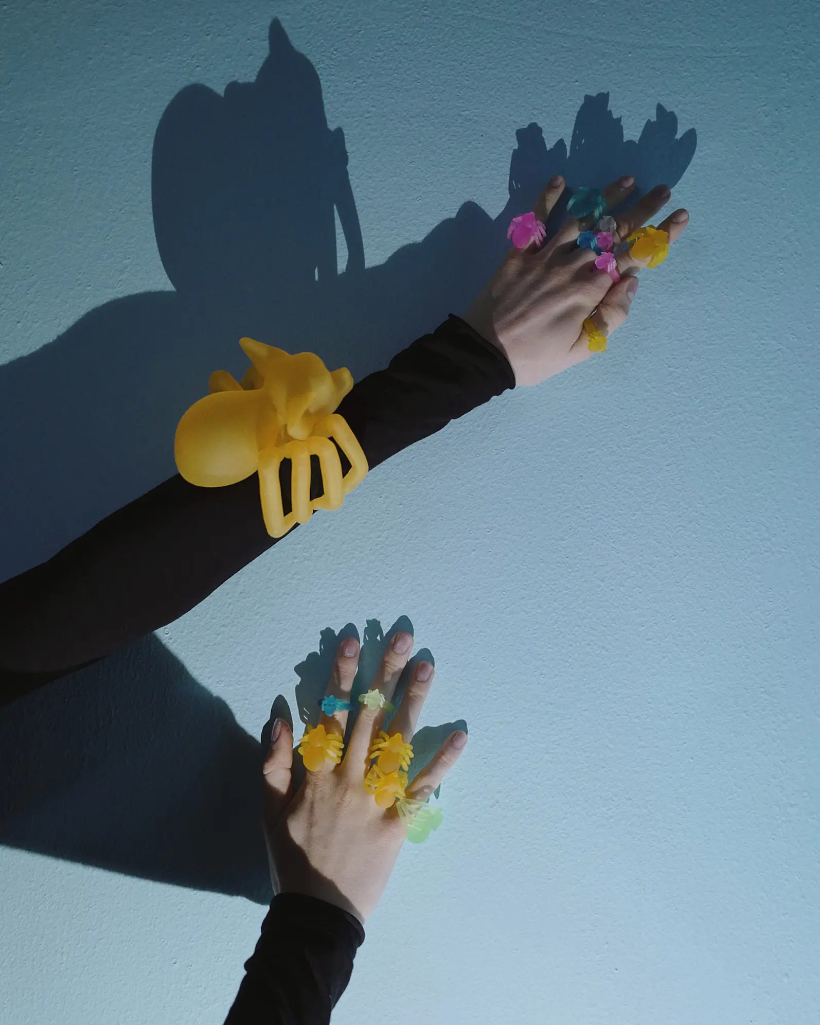 Кольцо в виде прозрачного паука, обнимающего палец.  Артефакт мира Vereja. Ручная работа.