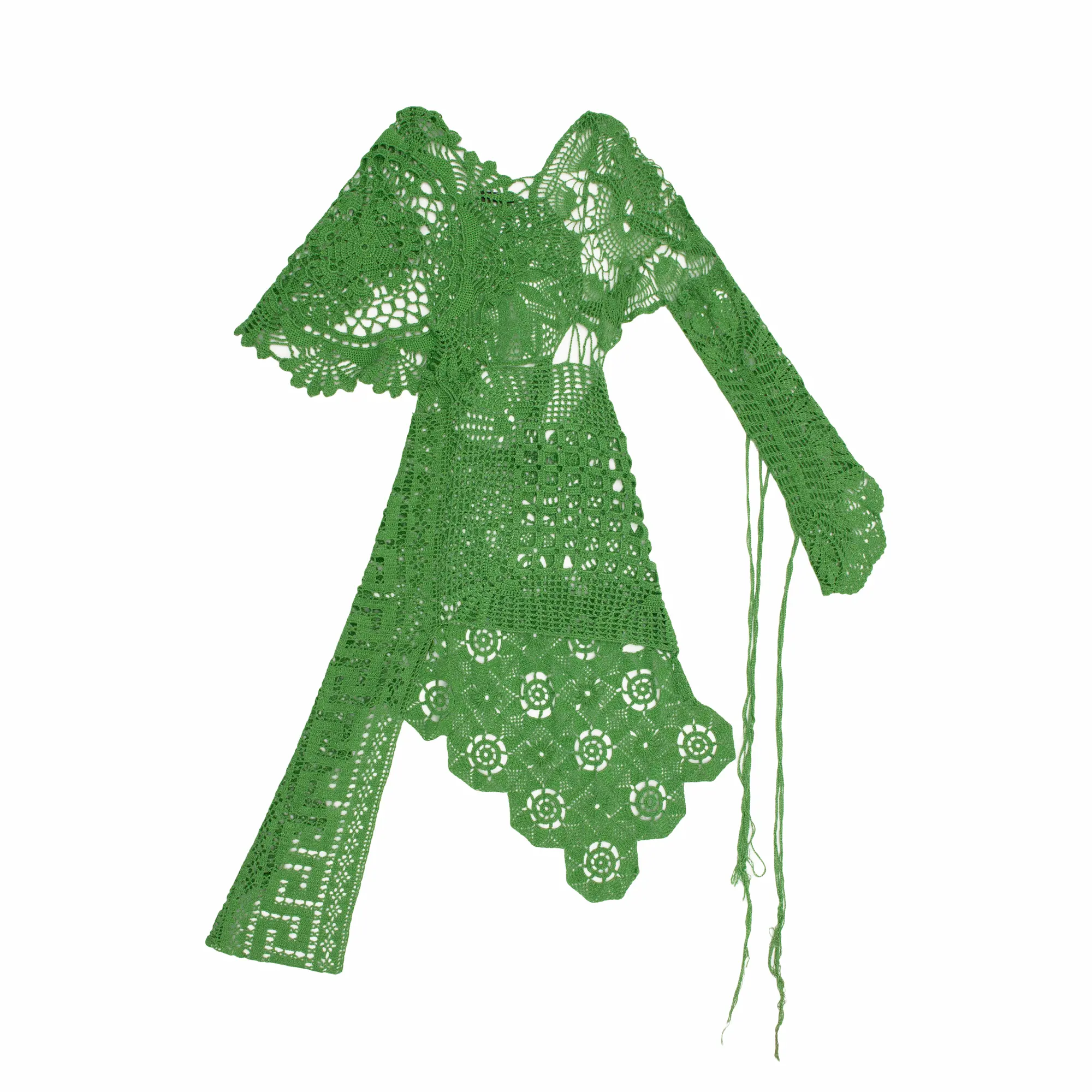 Одна из самых сложных вещей, созданных в мастерской Vereja. Это не просто платье, а наряд-персонаж. Его можно носить с бельём, джинсами, юбкой — или вообще как есть, если не боитесь сказок.