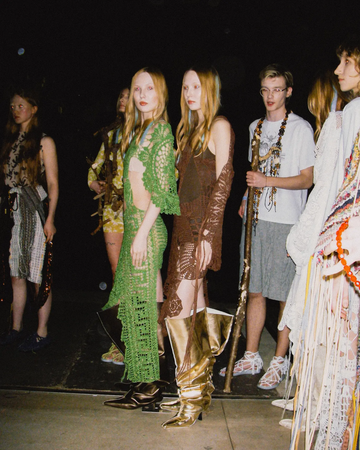 Одна из самых сложных вещей, созданных в мастерской Vereja. Это не просто платье, а наряд-персонаж. Его можно носить с бельём, джинсами, юбкой — или вообще как есть, если не боитесь сказок.