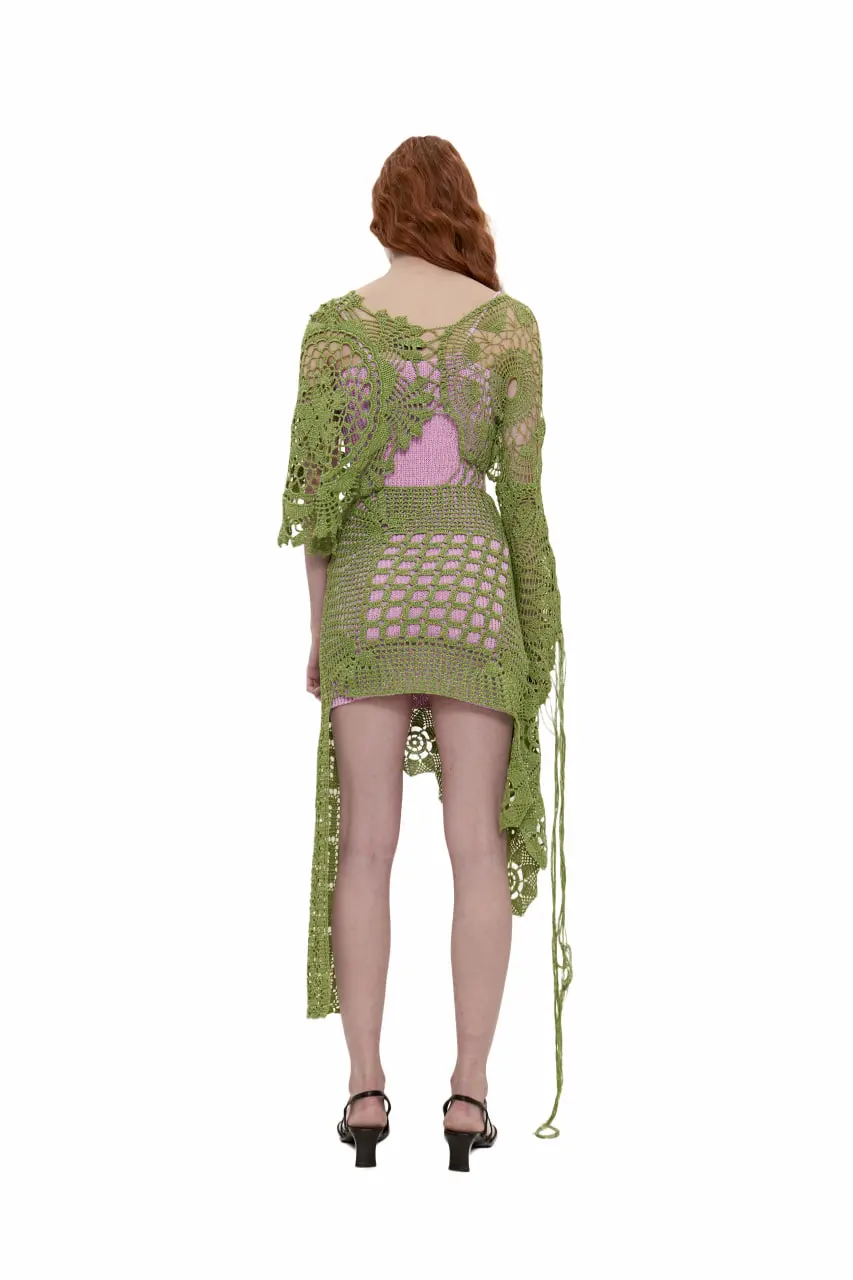 Одна из самых сложных вещей, созданных в мастерской Vereja. Это не просто платье, а наряд-персонаж. Его можно носить с бельём, джинсами, юбкой — или вообще как есть, если не боитесь сказок.